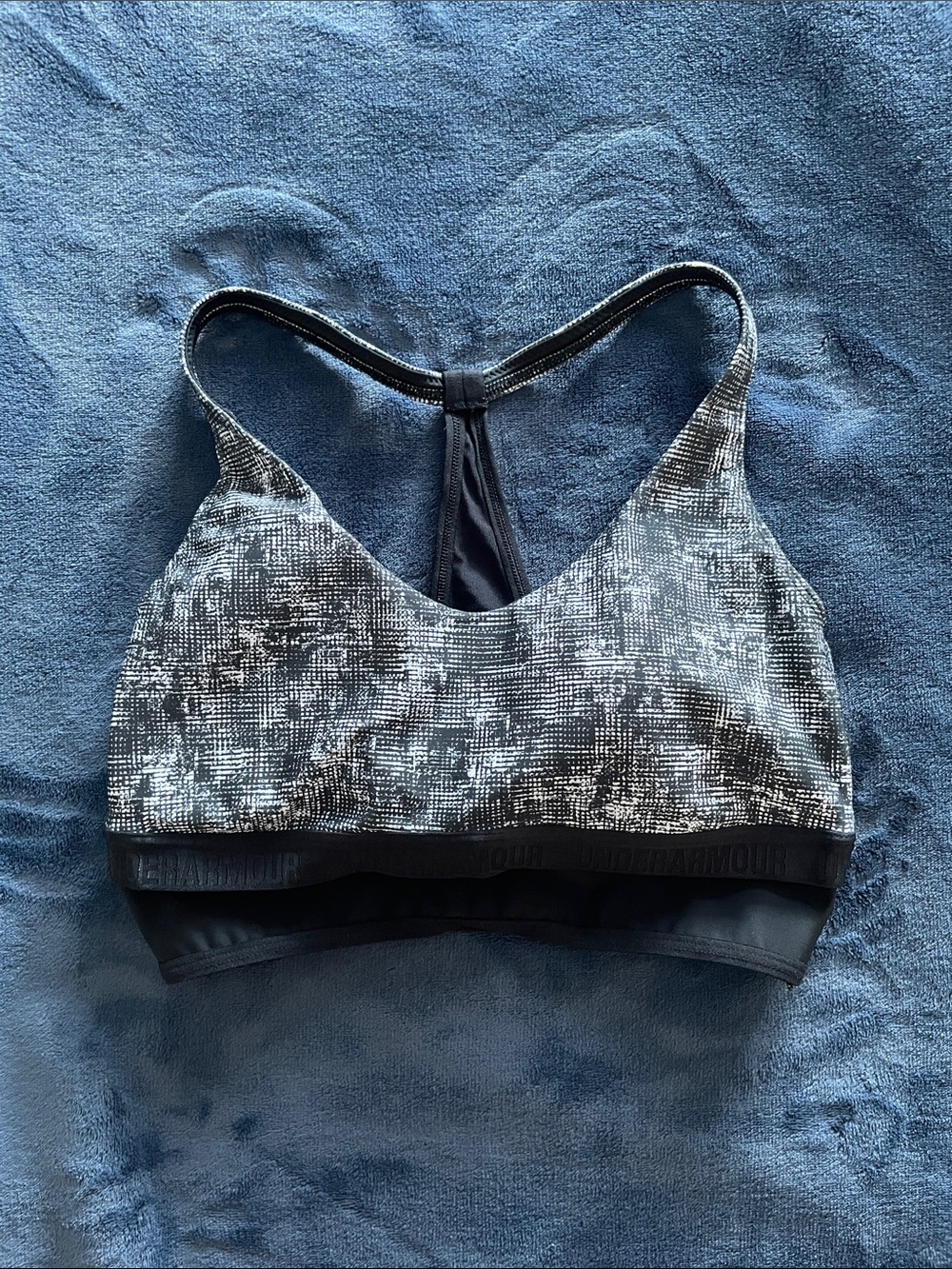 Under Armour Low Mesh Longline Printed Sports Bra - Black patterned